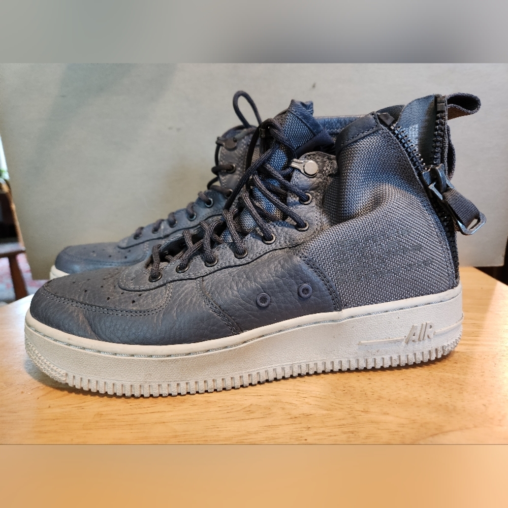 Girls Nike Youth SF Air Force 1 MID Grey 6.5Y